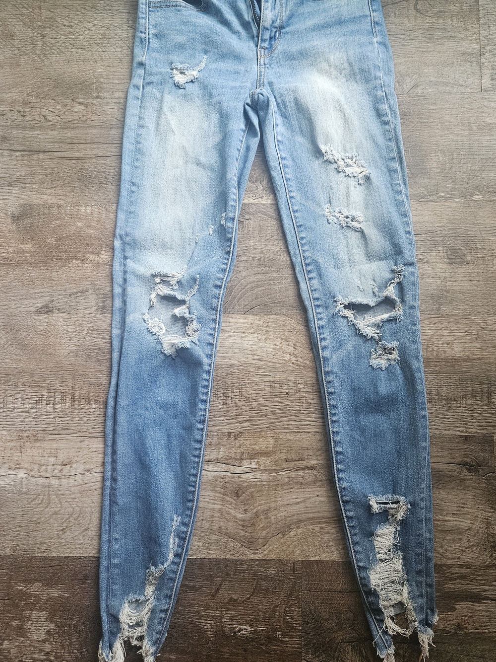 American Eagle Outfitters Light Blue Distressed Skinny Jeans
